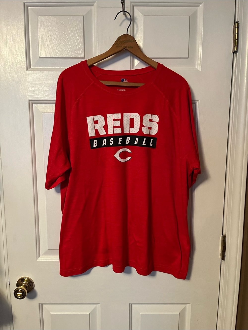 MLB Red Crewneck Graphic Tee Men 2XL  Cincinnati Red’s